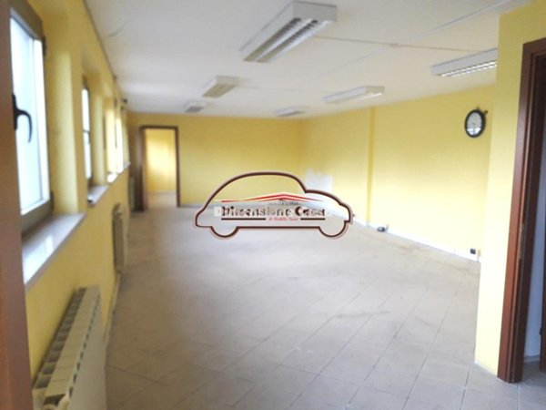 ufficio in vendita a Capannori in zona Guamo