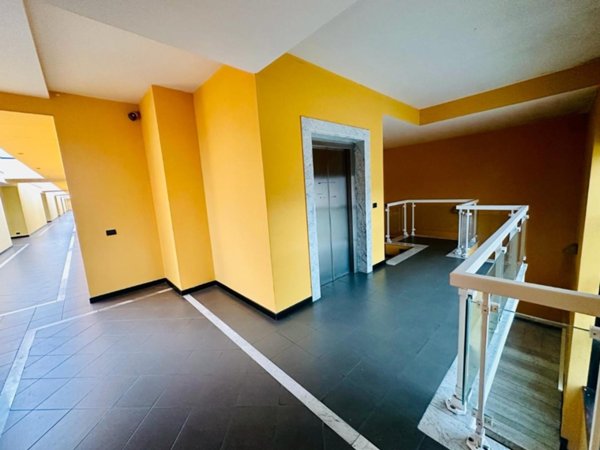 ufficio in vendita a Capannori in zona Lunata