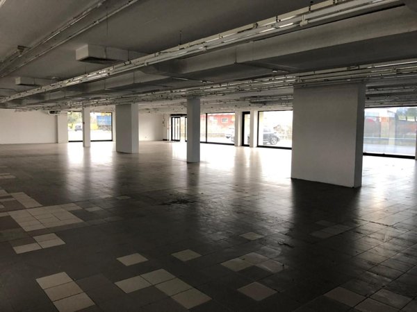 locale commerciale in vendita a Capannori