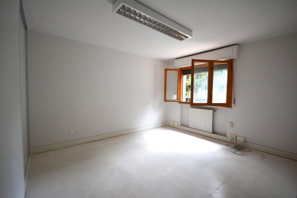 ufficio in vendita a Capannori in zona Lunata
