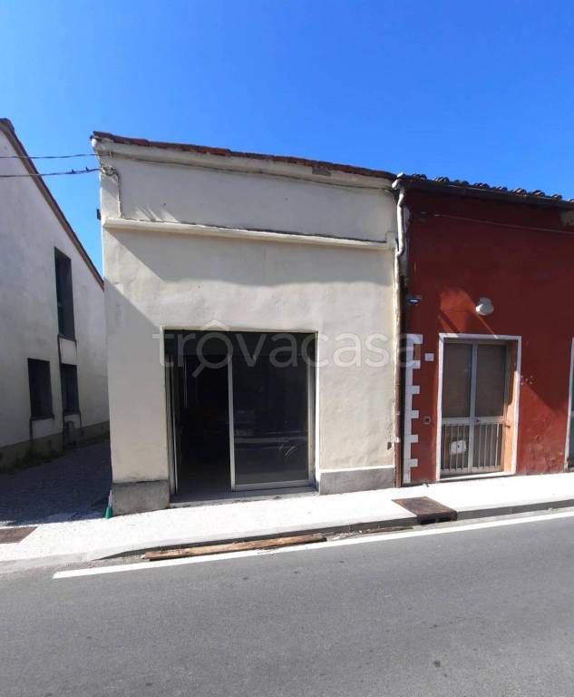 locale commerciale in vendita a Capannori