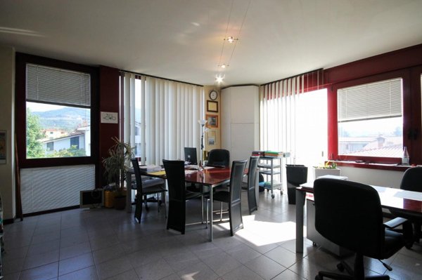 ufficio in vendita a Capannori in zona Marlia