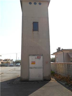 locale di sgombero in vendita a Capannori