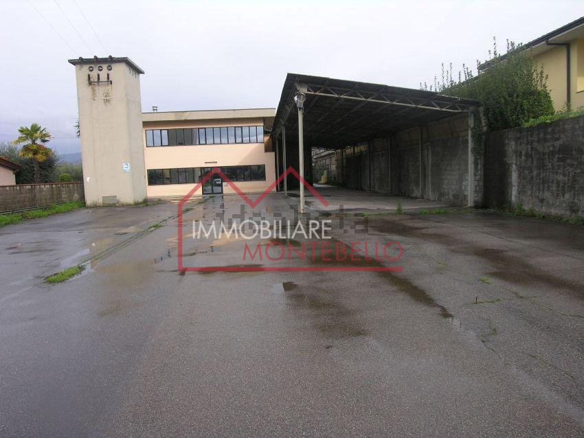 locale commerciale in vendita a Capannori in zona Lunata