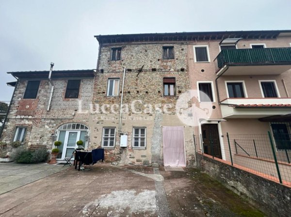 casa indipendente in vendita a Capannori in zona Lammari