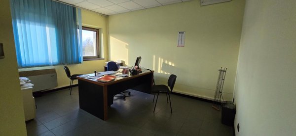 ufficio in vendita a Capannori in zona Lammari