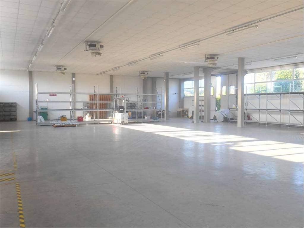 locale commerciale in vendita a Capannori