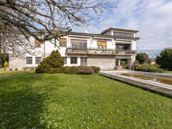 casa indipendente in vendita a Capannori in zona Lammari