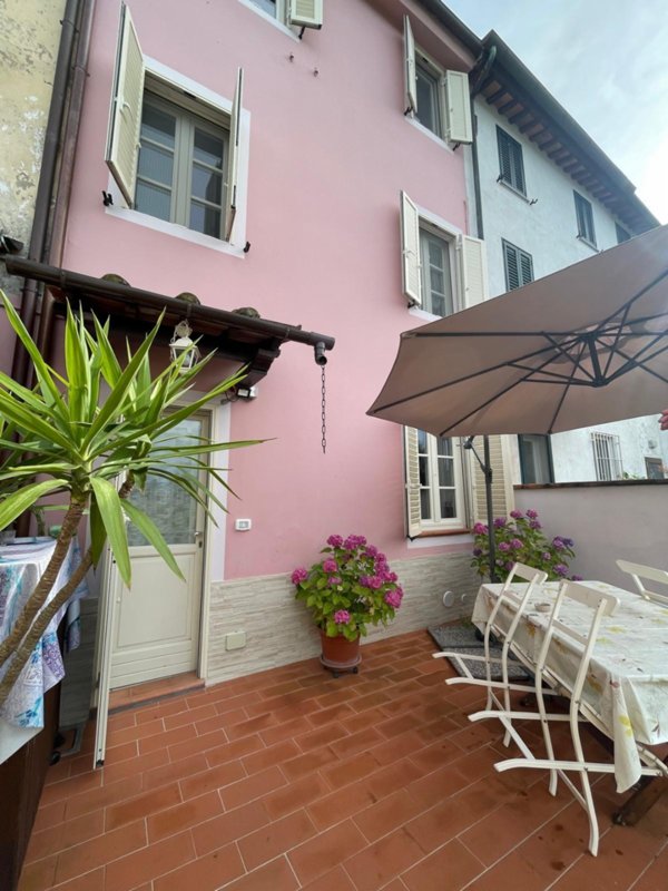 casa indipendente in vendita a Capannori in zona Carraia