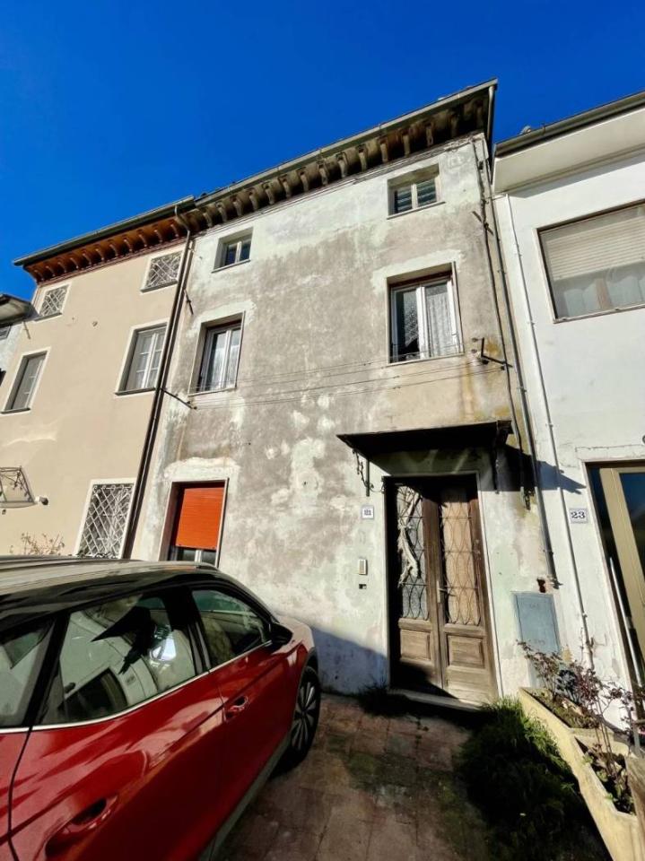 casa indipendente in vendita a Capannori in zona Lunata