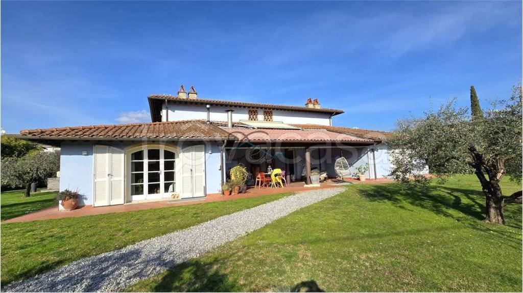 casa indipendente in vendita a Capannori in zona Lunata
