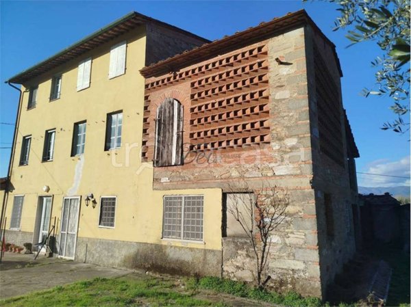 casa indipendente in vendita a Capannori in zona Lunata