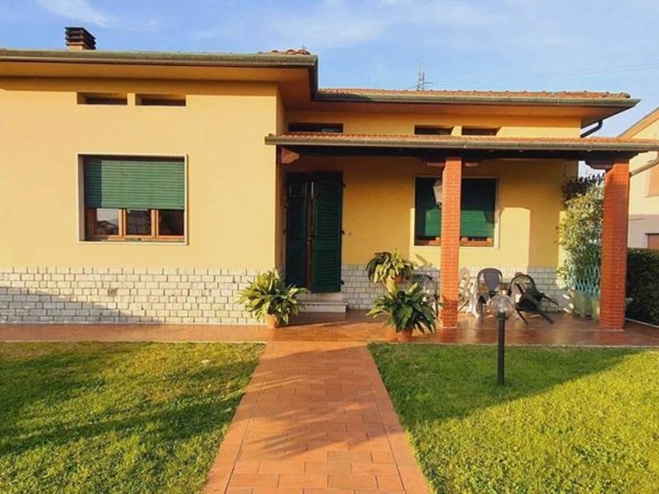 casa indipendente in vendita a Capannori in zona Lammari