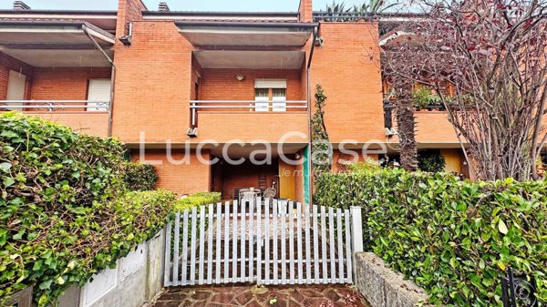 casa indipendente in vendita a Capannori in zona Guamo