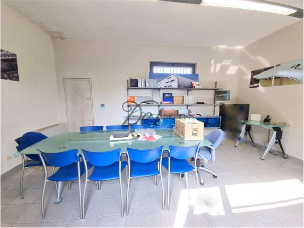 ufficio in vendita a Capannori in zona Lammari