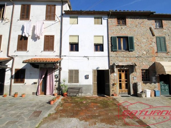 casa indipendente in vendita a Capannori in zona Segromigno in Monte