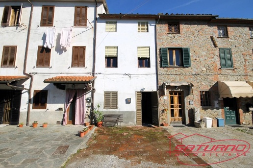 casa indipendente in vendita a Capannori in zona Segromigno in Monte