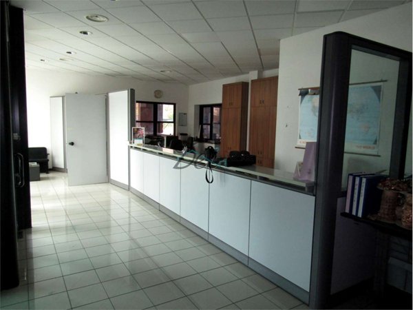 locale di sgombero in vendita a Capannori in zona Lunata