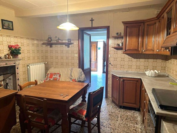 intera palazzina in vendita a Capannori in zona Lammari