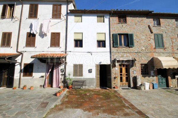 casa indipendente in vendita a Capannori in zona Segromigno in Monte
