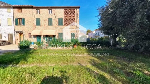 casa indipendente in vendita a Capannori in zona Segromigno in Monte