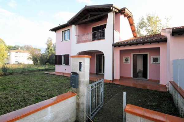 casa indipendente in vendita a Capannori in zona Lammari