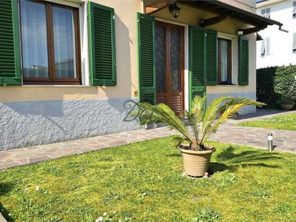 casa indipendente in vendita a Capannori in zona Lunata