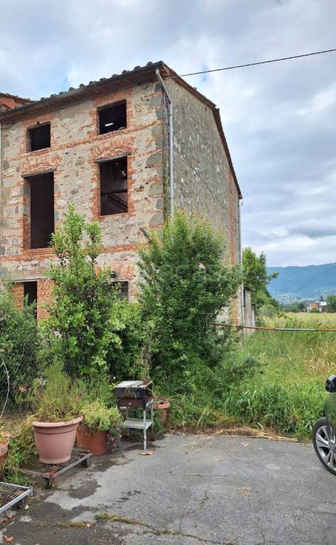 casa indipendente in vendita a Capannori in zona Lammari