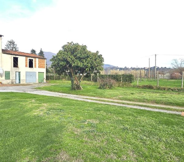 casa indipendente in vendita a Capannori in zona Marlia