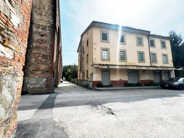locale commerciale in vendita a Capannori in zona Guamo