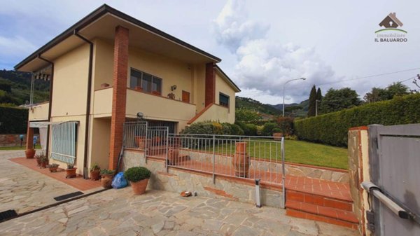 casa indipendente in vendita a Capannori in zona Castelvecchio di Compito