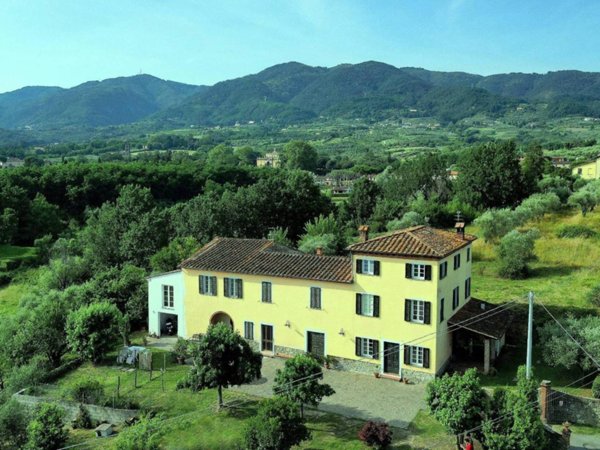 casa indipendente in vendita a Capannori in zona Lunata