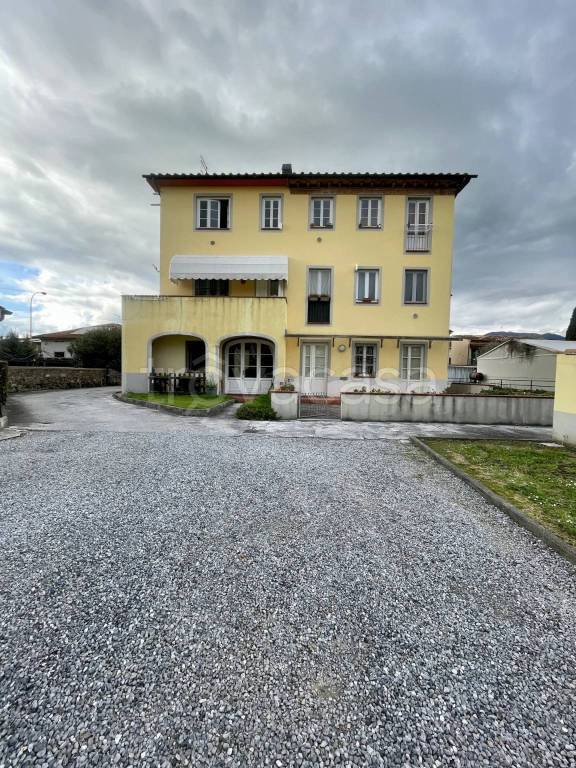 appartamento in vendita a Capannori in zona Lammari