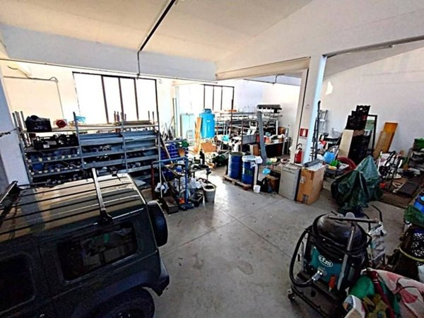 ufficio in vendita a Capannori in zona Guamo