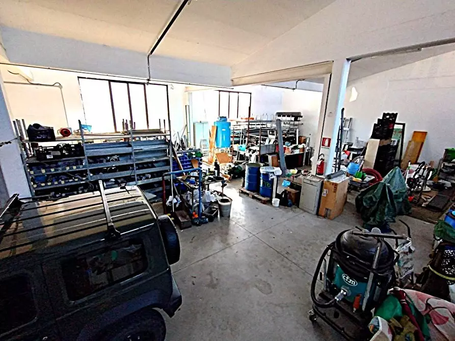 ufficio in vendita a Capannori in zona Guamo