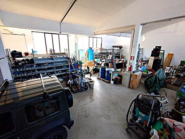 ufficio in vendita a Capannori in zona Guamo