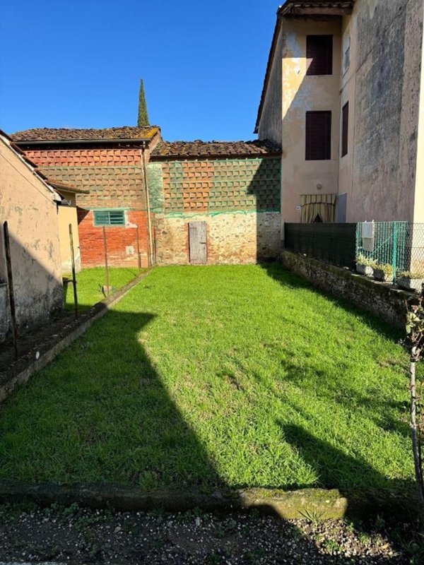 casale in vendita a Capannori in zona Lammari