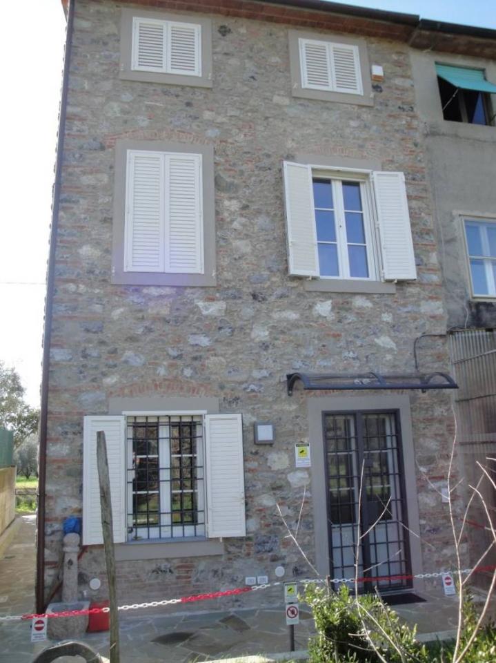 casa indipendente in vendita a Capannori in zona Marlia