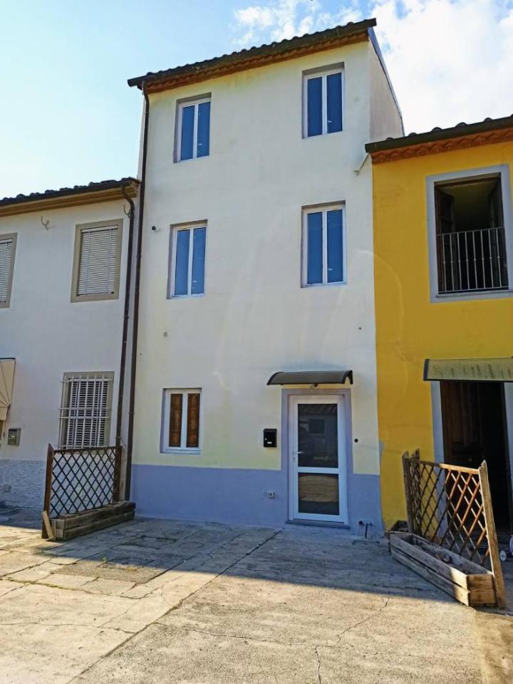 casa indipendente in vendita a Capannori in zona Marlia