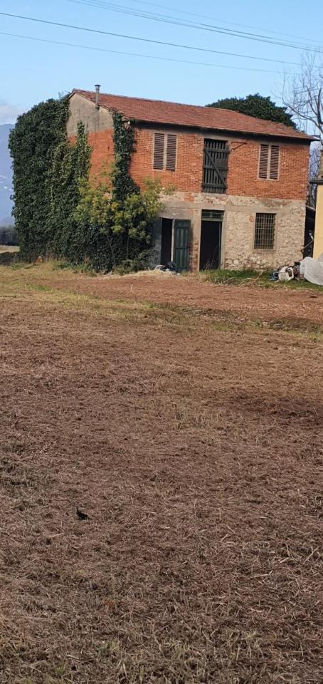 casale in vendita a Capannori in zona Lammari