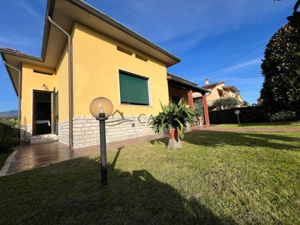 casa indipendente in vendita a Capannori in zona Lammari