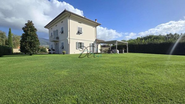 casa indipendente in vendita a Capannori in zona Lunata
