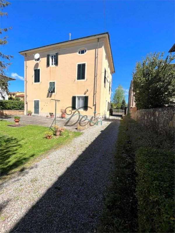 villa in vendita a Capannori in zona Carraia