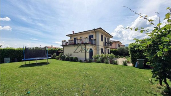 casa indipendente in vendita a Capannori in zona Lunata