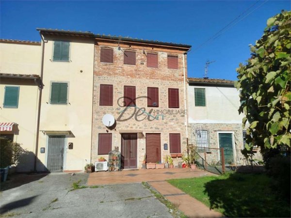 casa indipendente in vendita a Capannori in zona Lammari