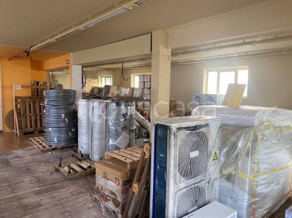 negozio in vendita a Capannori in zona Guamo