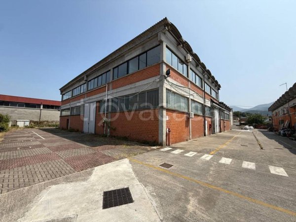 locale commerciale in vendita a Capannori in zona Guamo