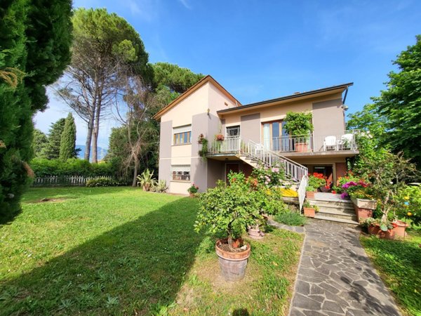 casa indipendente in vendita a Capannori in zona Lunata