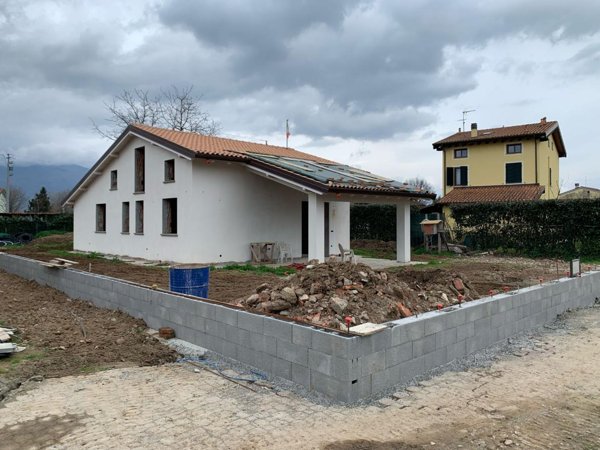 casa indipendente in vendita a Capannori in zona Lunata