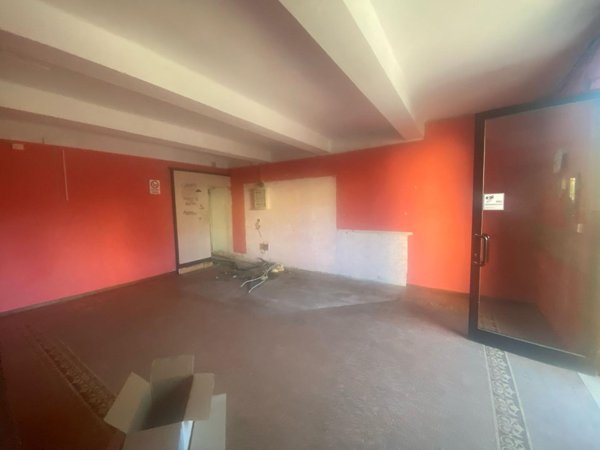 negozio in vendita a Capannori in zona Marlia